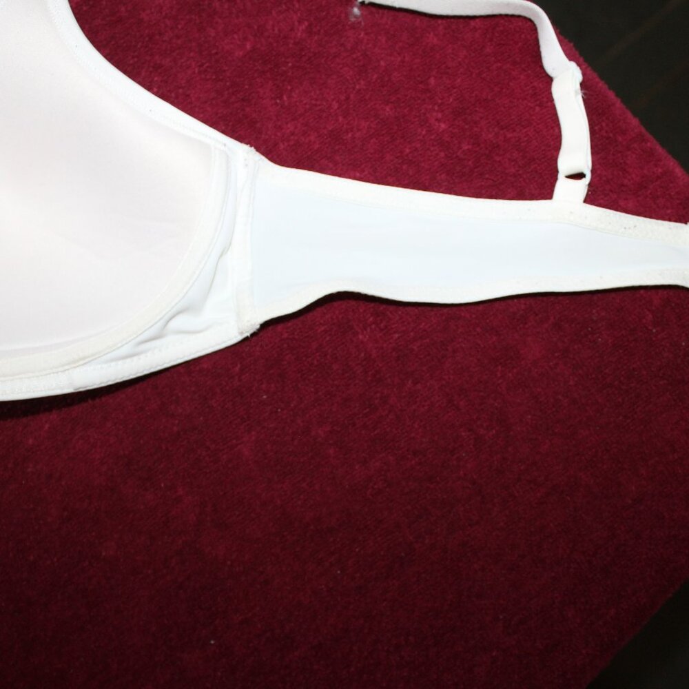 Hane's T-Shirt Bra - White B38- G601 - Picture 2 of 3